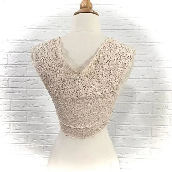 🚨4/$25 Free People Scalloped Edge Lace Crop Top Size XS - Picture 3 of 6